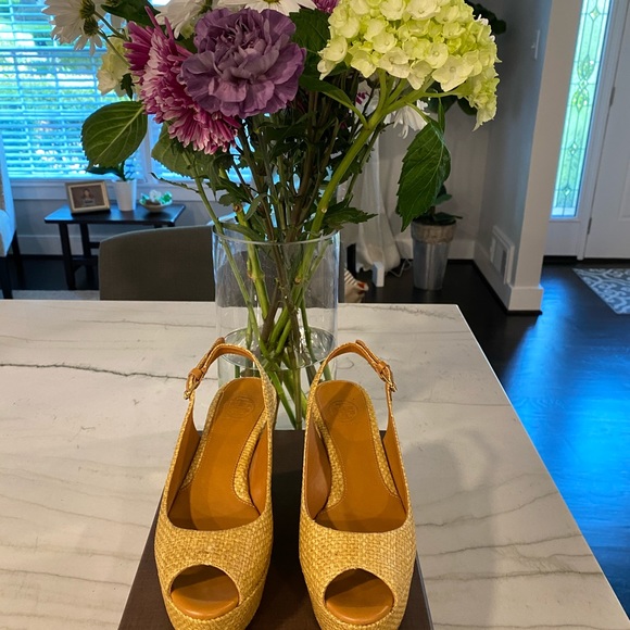 Tory Burch Wedge Sandal with Open Toe - Picture 4 of 6